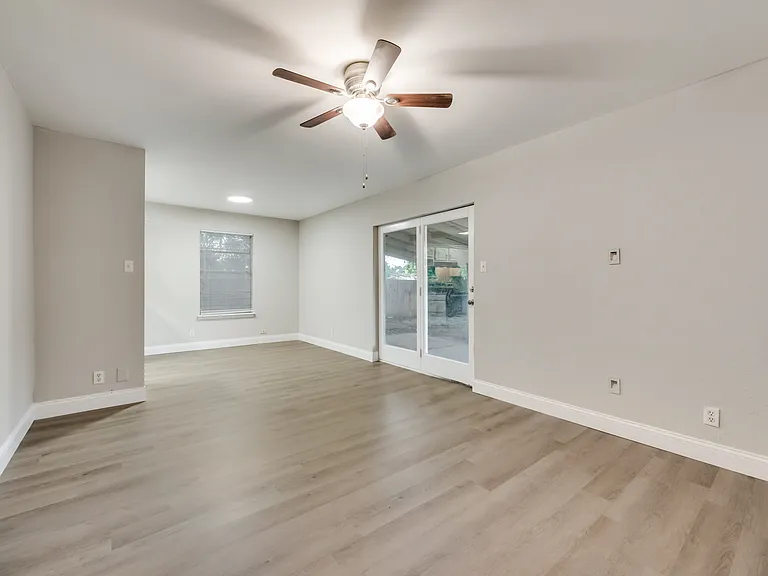 6013 Barry Dr — Photo 9