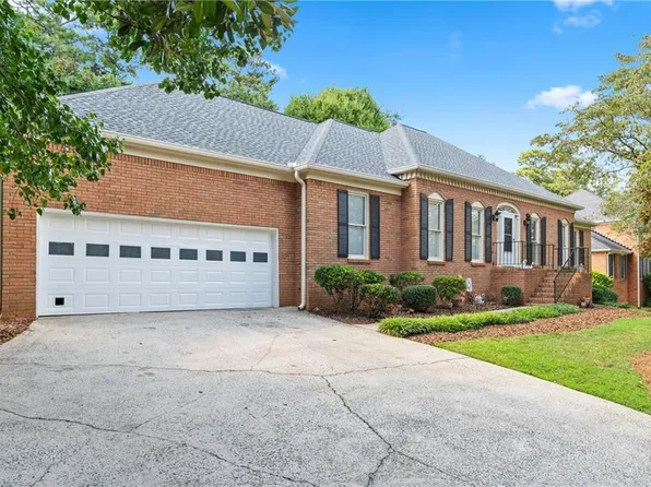 240 Saddle Creek Dr, Roswell, GA 30076