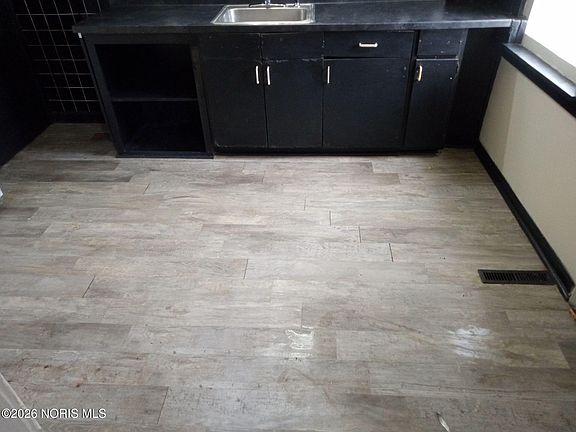 2nd image of 2145 Dorr St