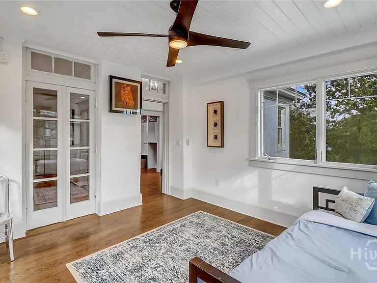 602 E Victory Dr — Photo 30