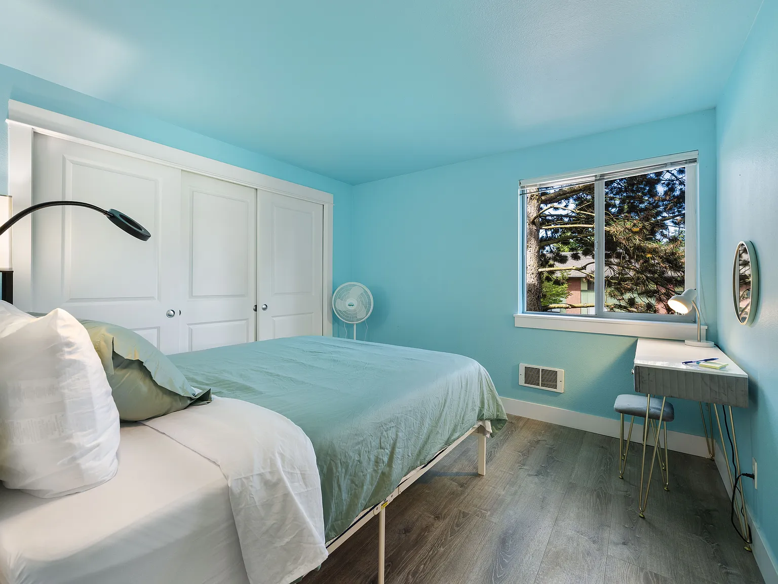3 bed, 842 sqft, $3,700 — Photo 4