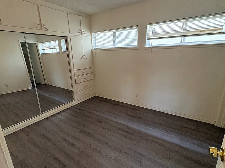405 Corona Del Mar #4 — Photo 9
