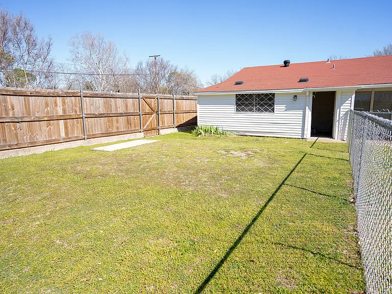 1801 Glenwick Ln #1 — Photo 10