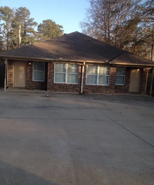 206 W Sycamore Ln #A