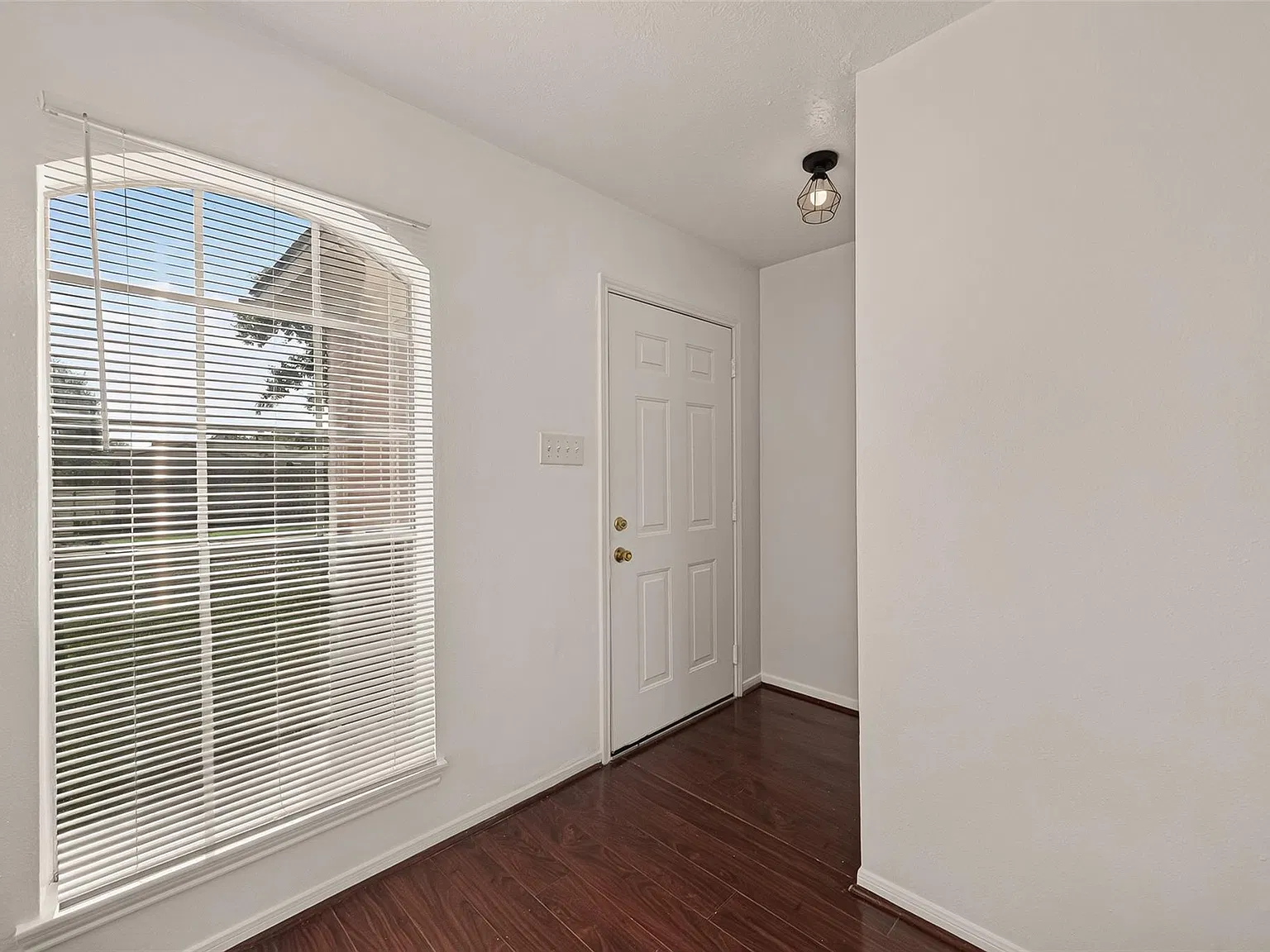 4 bed, 2.5 bath, 1738 sqft, $1,900 — Photo 4