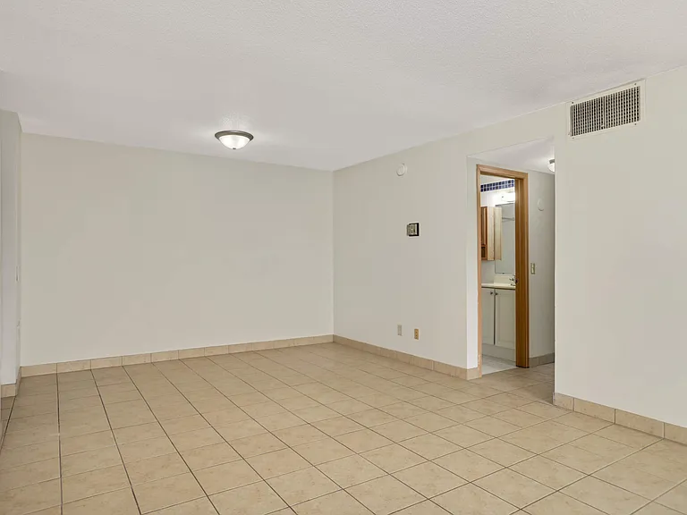 1313 Como Ave SE #201 — Photo 8