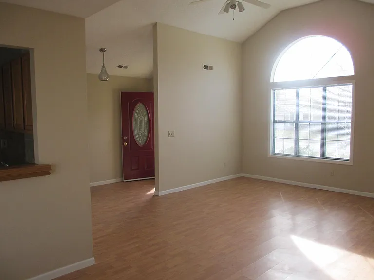 2608 Whitmore Dr — Photo 2
