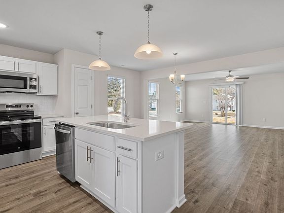 4th image of 1027 Peony Ln