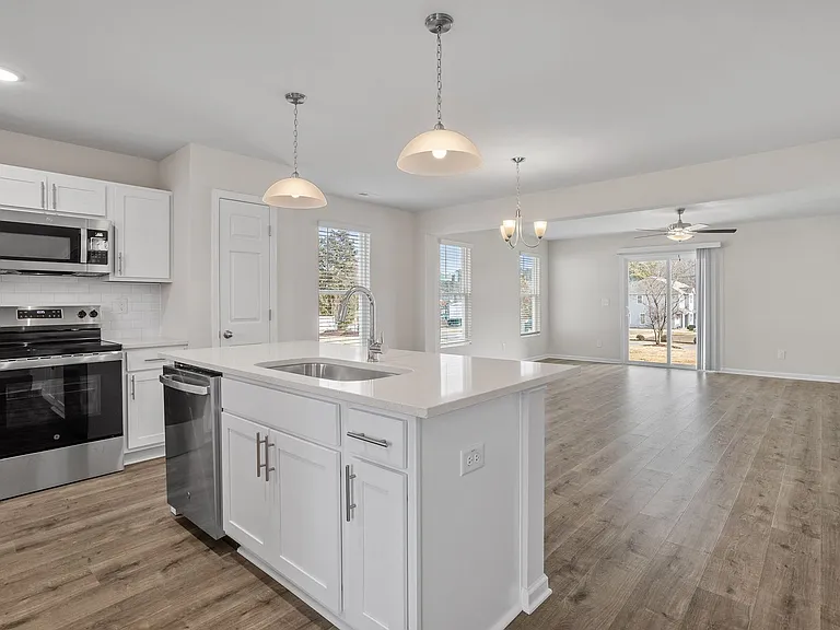 1012 Peony Ln — Photo 10