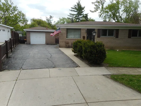 602 Bluff Ct, Streamwood, IL 60107