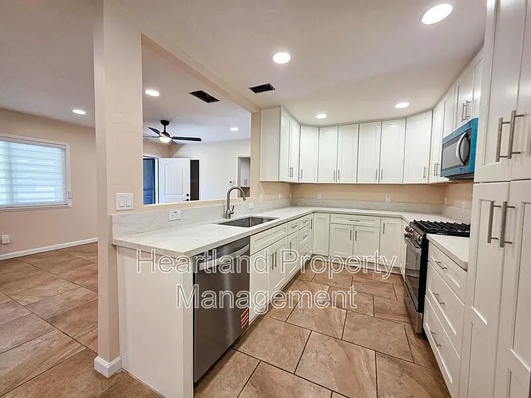 640 Claydelle Ave — Photo 7