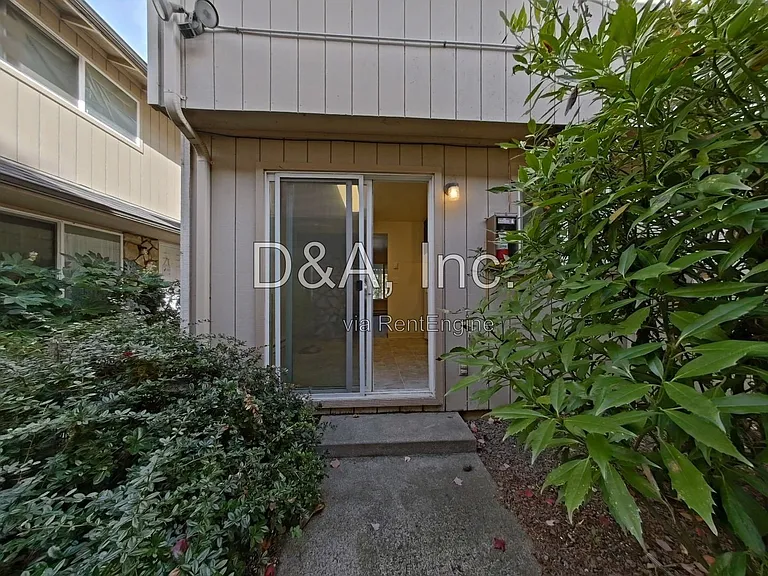110 NE Conifer Blvd #11 — Photo 11