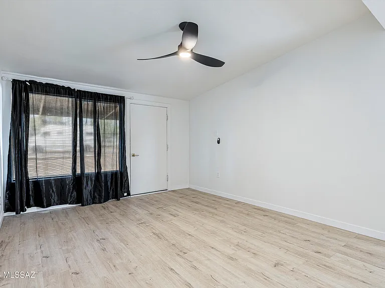 227 S Avenue B — Photo 6