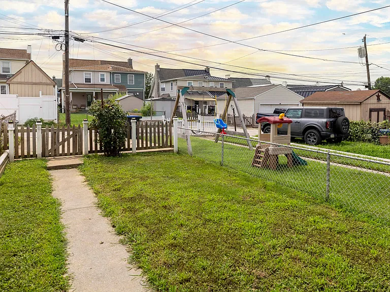 321 W 12th Ave — Photo 16