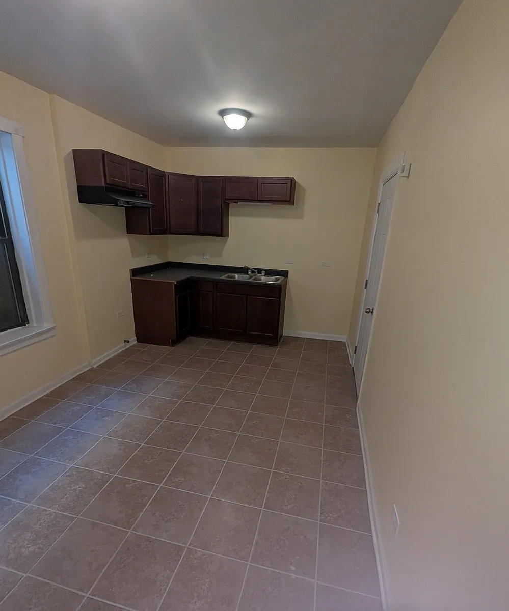 Building Photo - 1325 W 82nd St #2