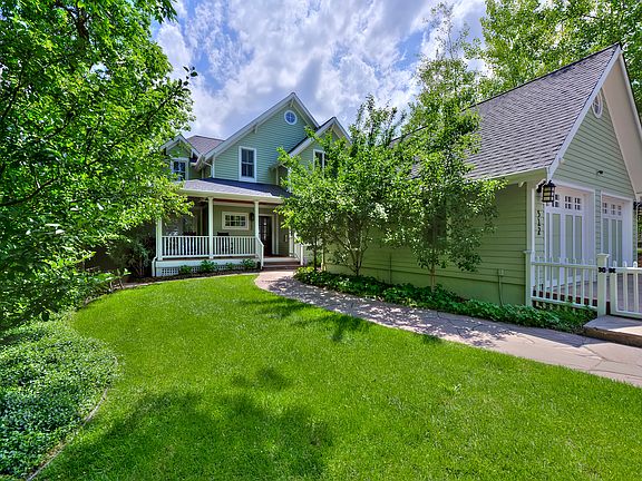 Spacious front yard