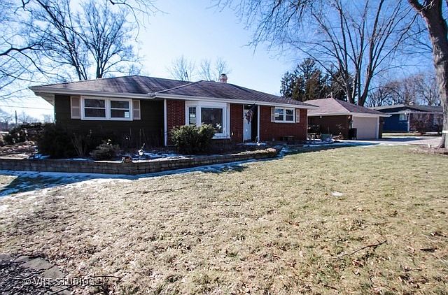 1st image of 245 Oakwood Dr