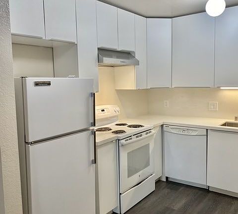 5th image of 6220 Gloria Dr
