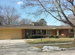 1617 Ahrens St, Manitowoc, WI 54220