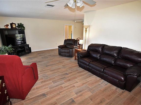 5th image of 21512 Eldred Ave