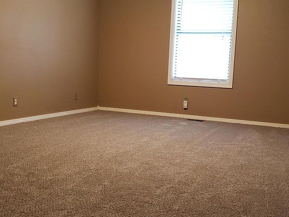21X12 Master Bedroom w/ en suite (full bath) and walk-in closet