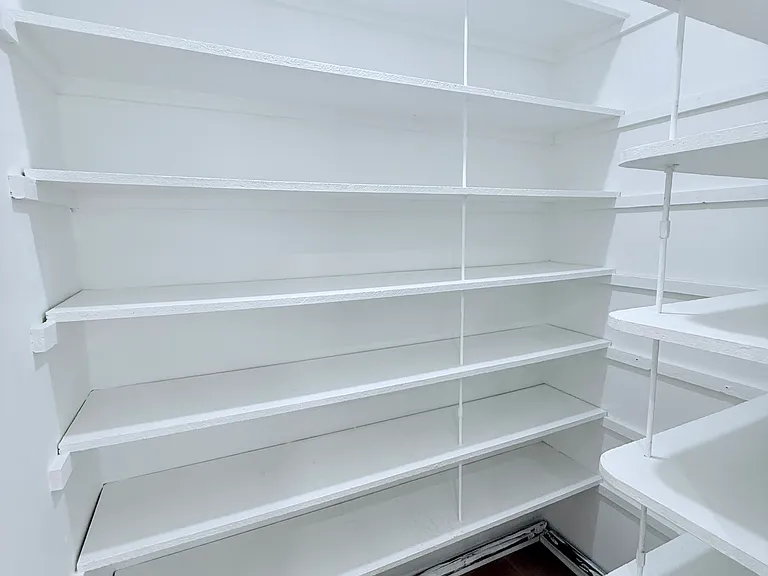 Walk-in kitchen pantry