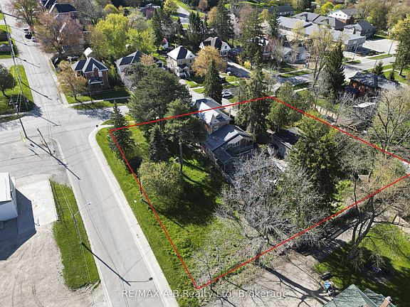 4th image of 46 Main St S