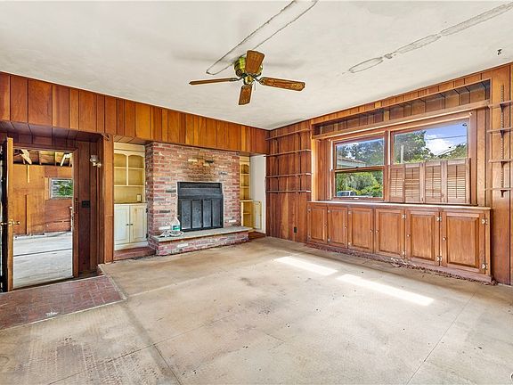 5th image of 900 W Bloomfield St