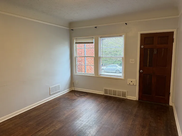1504 N Jarrett St — Photo 2