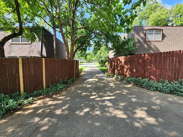 7604 Bridges Ave #B — Photo 27
