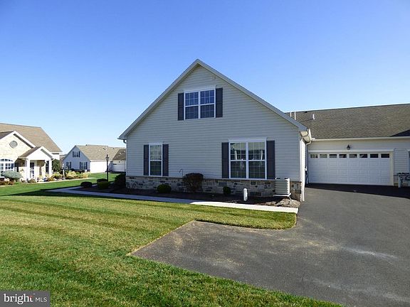 3rd image of 151 Dolomite Dr
