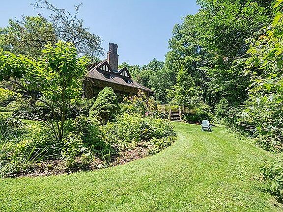 5th image of 16 Geddes Heights Dr