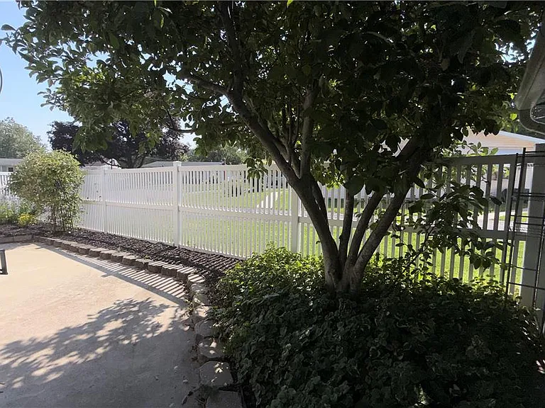 49 Seyfried Ave — Photo 35