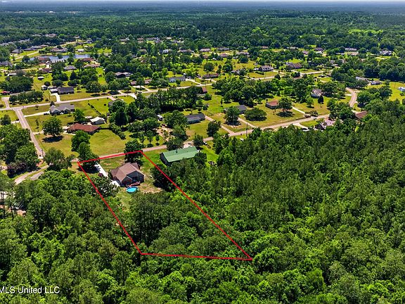 3rd image of 15452 Village Cir
