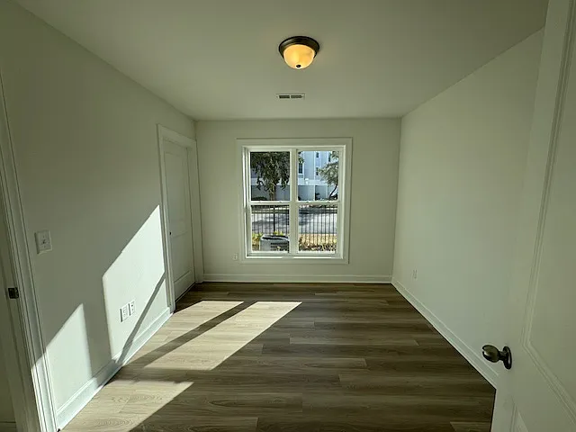 909 Baltic Ave #1 — Photo 5
