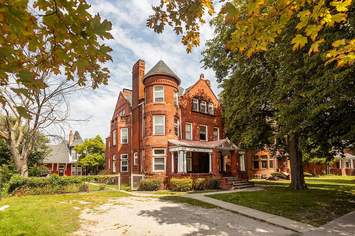 Building Photo - 223 E Ferry St