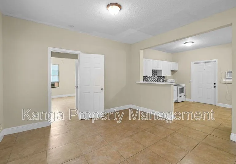 3721 Henry Ave #B — Photo 2