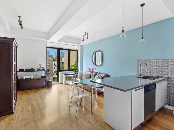 122 West St APT 3P, Brooklyn, NY 11222