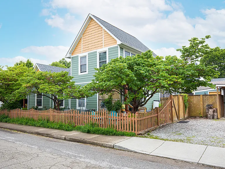 1502 Woodlawn Ave — Photo 16