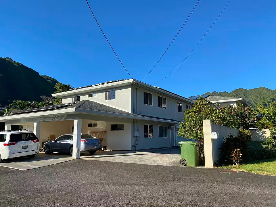 3340 Manoa Rd #C