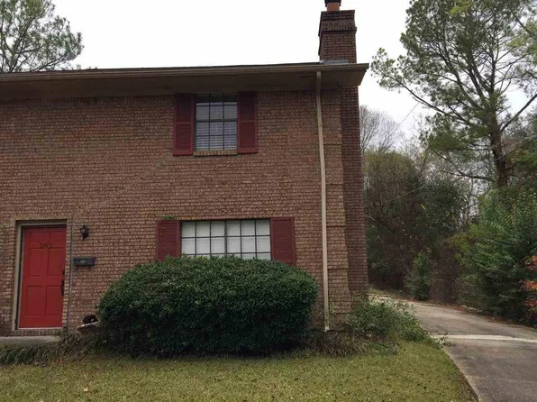 562 Woodland Hills Pl, Jackson, MS 39216