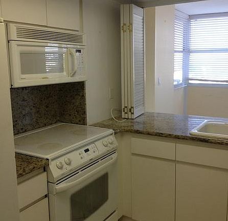 3rd image of 2655 Collins Ave APT 1001