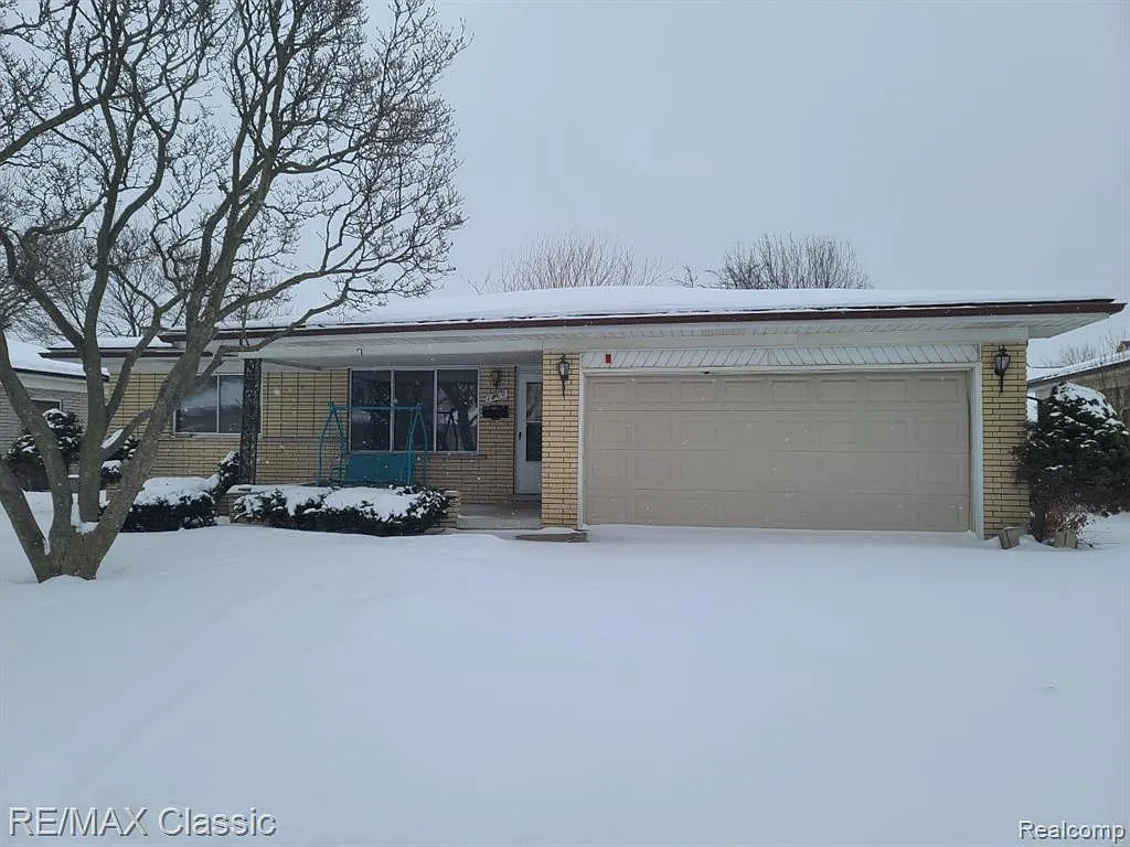 1800 Briarwood Dr photo 1