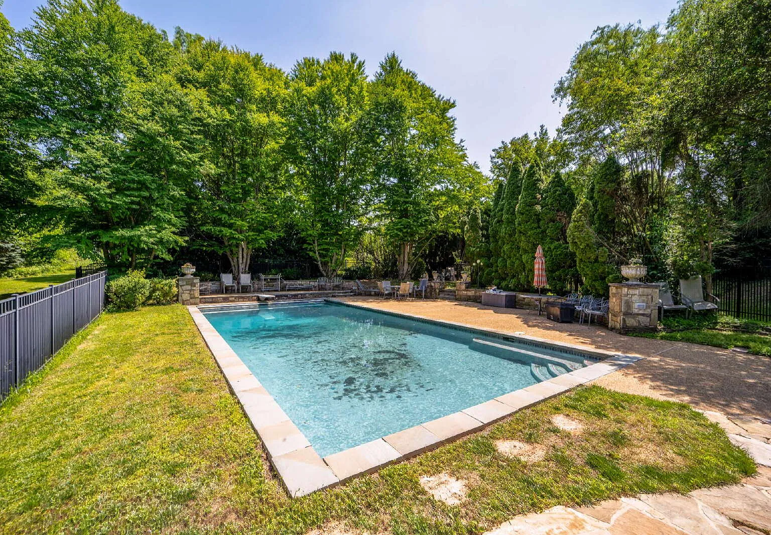 5 bed, 4.5 bath, 6300 sqft, $7,000 — Photo 2