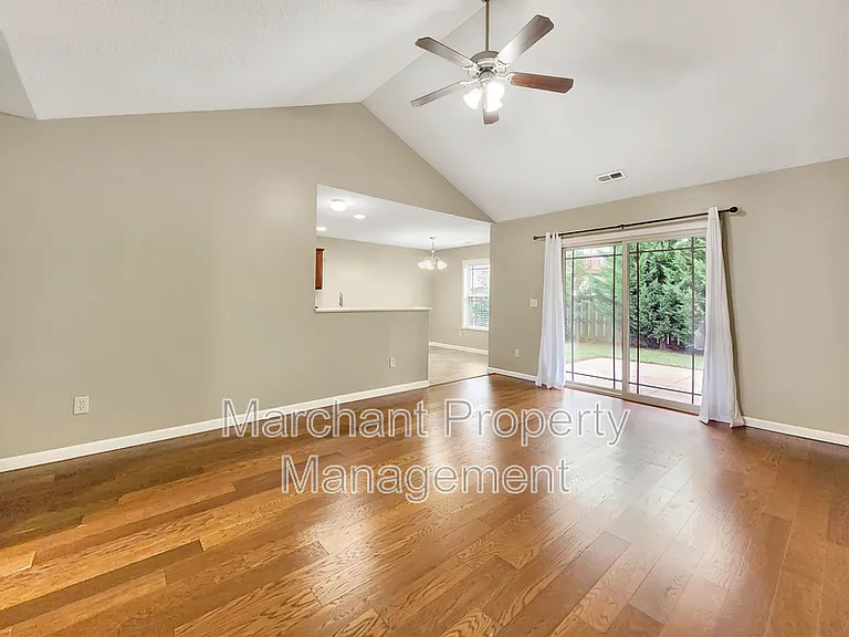 657 Chartwell Dr — Photo 5
