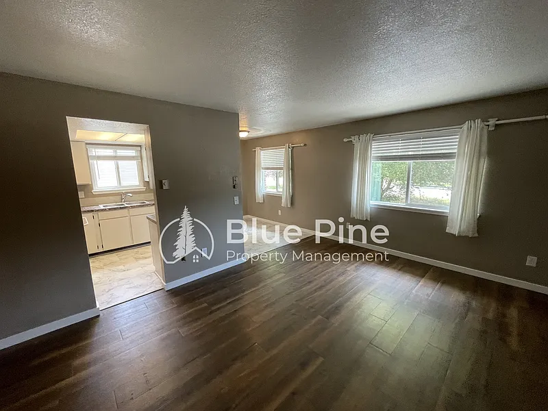 2 bed, 1.0 bath, 800 sqft, $795 — Photo 2