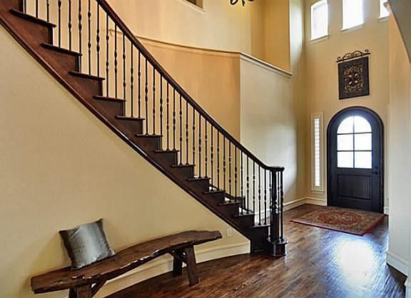 2nd image of 1811 Windy Hill Ln