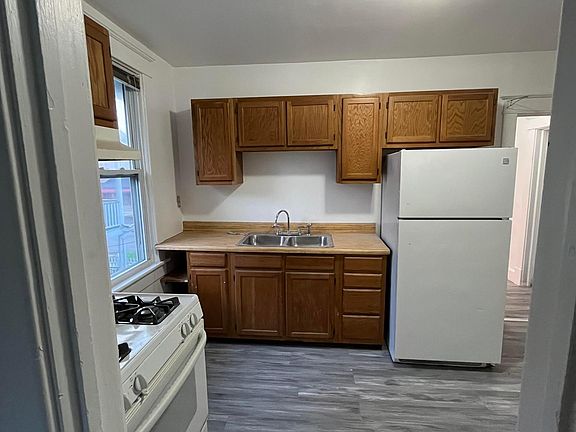 2nd image of 517 W 29th St #B