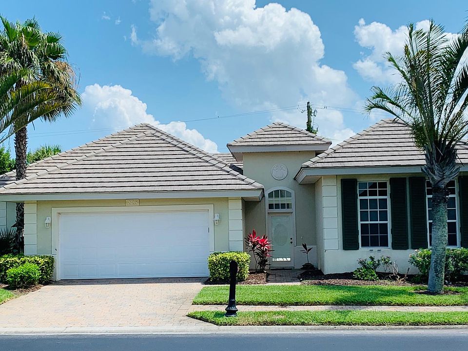Beautiful, spacious,3 bedroom, 3 full bath home in a gated comminity steps from the beach!