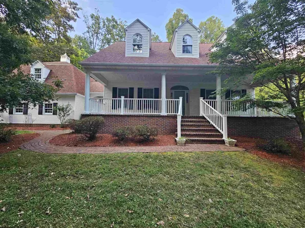 853 Meadowdale Rd, Fairmont, WV 26554